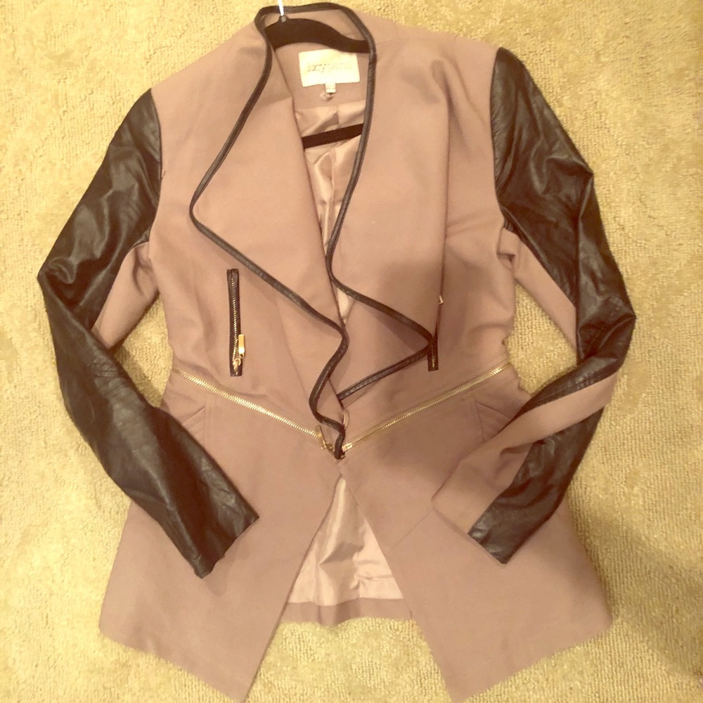 Convertible jacket w/ leather sleeves
